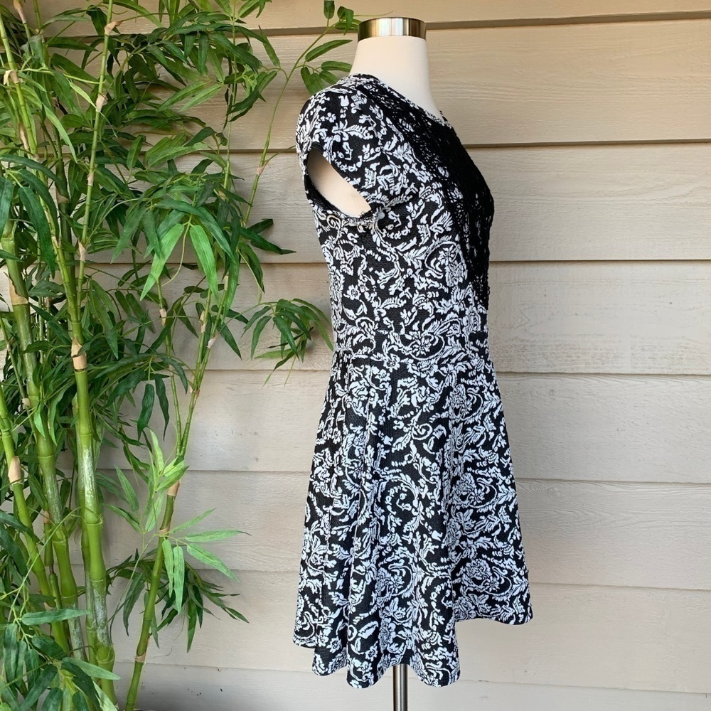 🎉Xhilaration Black & White Paisley Print Dress - Picture 2 of 6